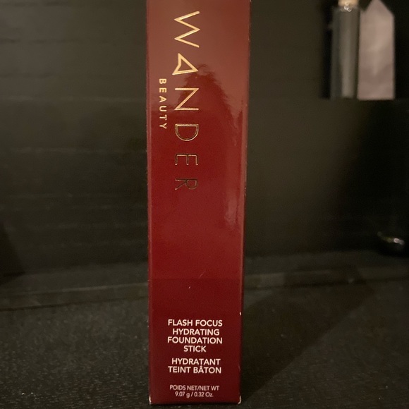 Wander Beauty tan shade Flash Focus Foundation - Picture 2 of 9